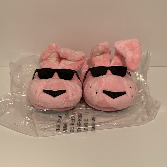 🐰 [BRAND NEW] 2018 ENERGIZER BUNNY SOFT PLUSH PINK SLIP ON HOUSE SLIPPERS 🐰 - Picture 2 of 9